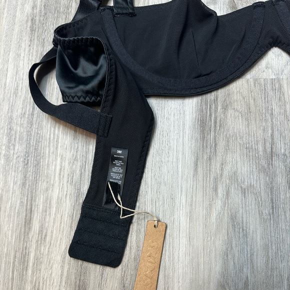 Skims Shine Satin Underwire Bra - Picture 9 of 9